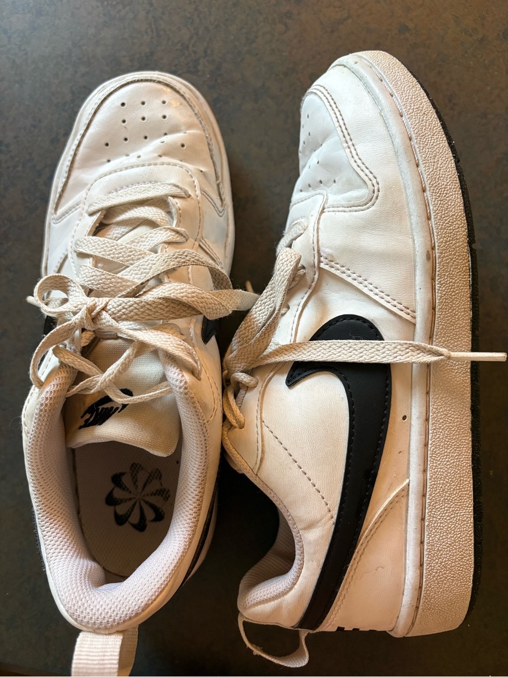 Nike White and Black Low-Top Sneakers- 5Y